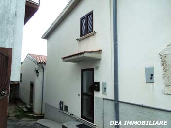 Aielli Alto, Via Stazione. Casa indipendente su due livelli in vendita. Dea Immobiliare Celano.