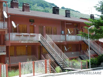 Camporotondo. Appartamento su due livelli in vendita. Dea Immobiliare Celano.