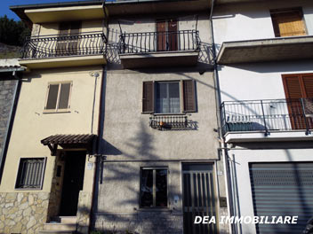 Celano, Via Aquila. Indipendente su tre livelli in vendita. Dea immobiliare Celano.