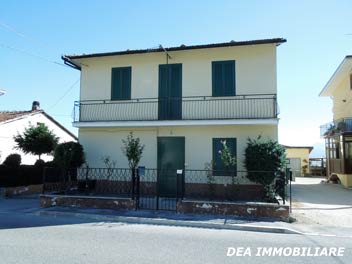 Celano, Borgo Bussi. Casa indipendente su due livelli in vendita. Dea Immobiliare Celano.