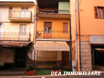Celano, Via Roma. Locale commerciale in vendita. Dea Immobiliare Celano.