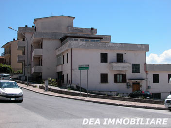 Celano, Via Stazione. Appartamento con ampio terrazzo in vendita. Dea Immobiliare.