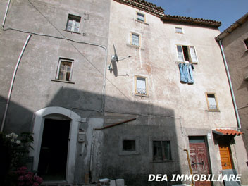 Ovindoli, Via dell'Alpino. Casa indipendente in vendita. Dea Immobiliare Ovindoli.