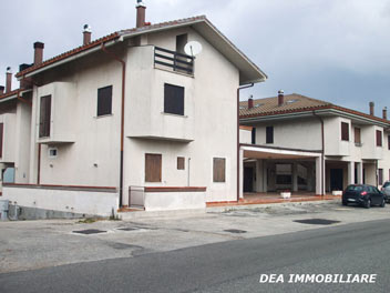 Ovindoli, Via Arano. Appartamento su due livelli in vendita. Dea Immobiliare