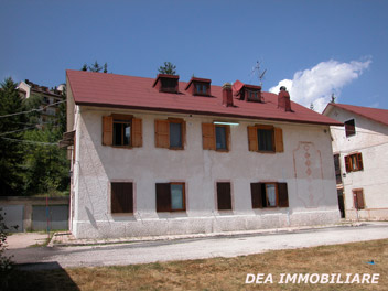 Ovindoli, Via del Ceraso. Appartamento al piano terra con due camere, panoramico in vendita. Dea Immobiliare