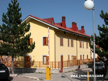 Ovindoli, Via O. Moretti. Appartamento su due livelli o in vendita. Dea Immobiliare.