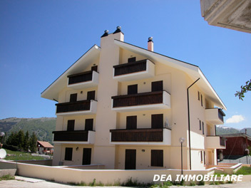 Ovindoli, Via Moretti. Appartamento trilocale con terrazzo in vendita. Dea Immobiliare Ovindoli.