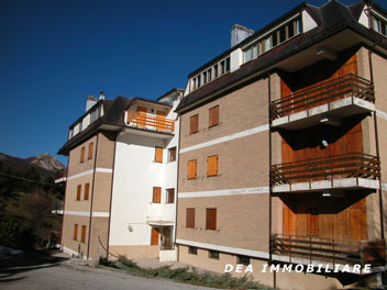 Ovindoli, Via del Ceraso, residence Orso Bruno. Appartamento monolocale mansardato in vendita. Dea Immobiliare Ovindoli.