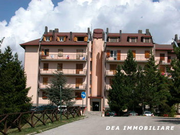 Ovindoli, Via del Ceraso, residence Altair palazzina Velino, appartamento con balcone in vendita. Dea Immobiliare.