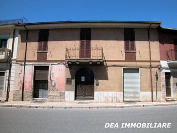 Pescina, via Poppedio Silone. Casa indipendente in vendita. Dea Immobiliare Celano.