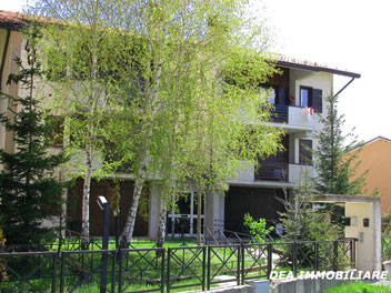 Rovere, Via dell'Acquasavia. Appartamento su due livelli con box auto e cantina in vendita. Dea Immobiliare Ovindoli.