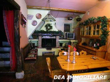 Rovere di Rocca di Mezzo. Vendesi casa indipendente su due livelli con giardino. Dea Immobiliare Ovindoli